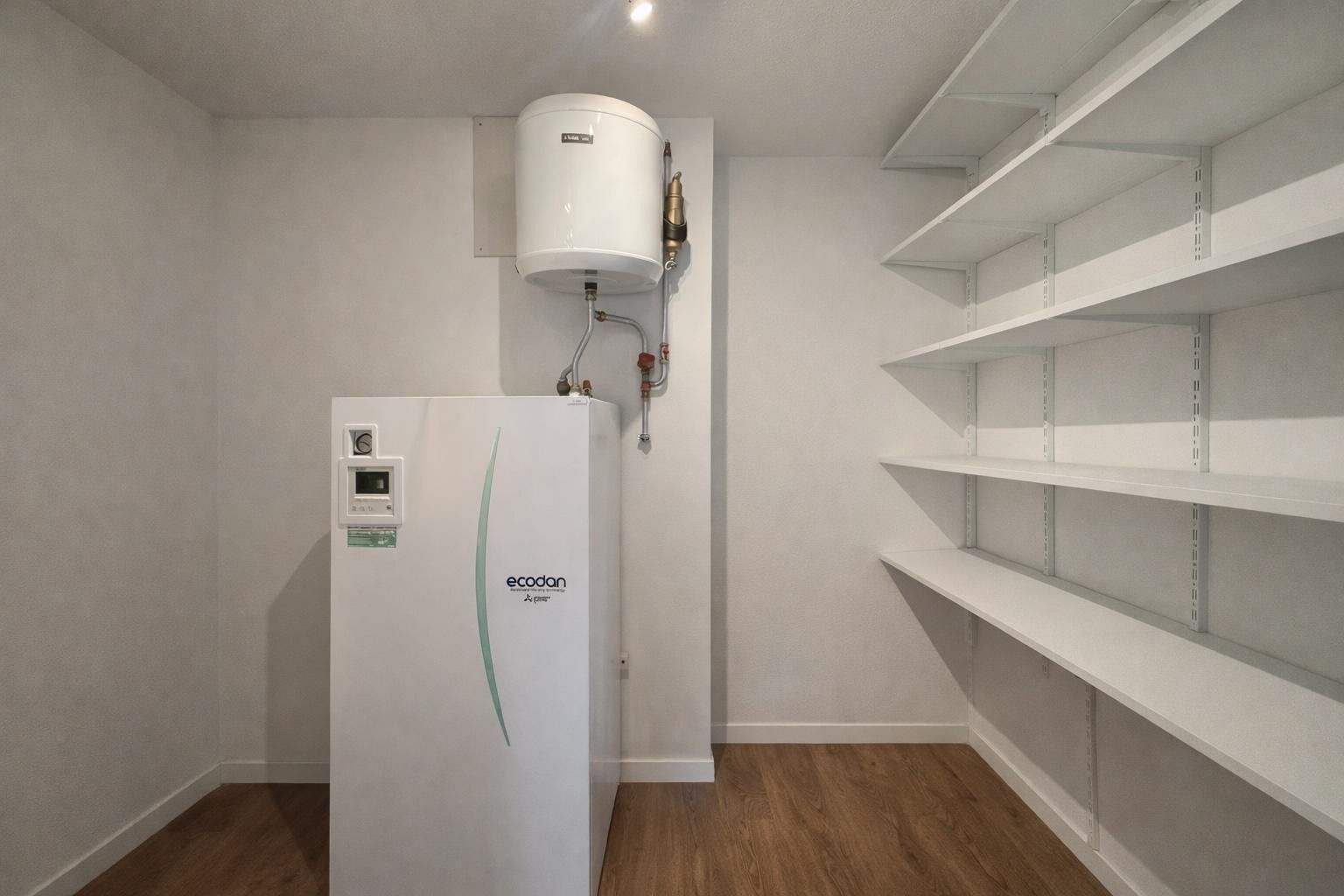 Foto 21 van Nieuwevaartweg 13