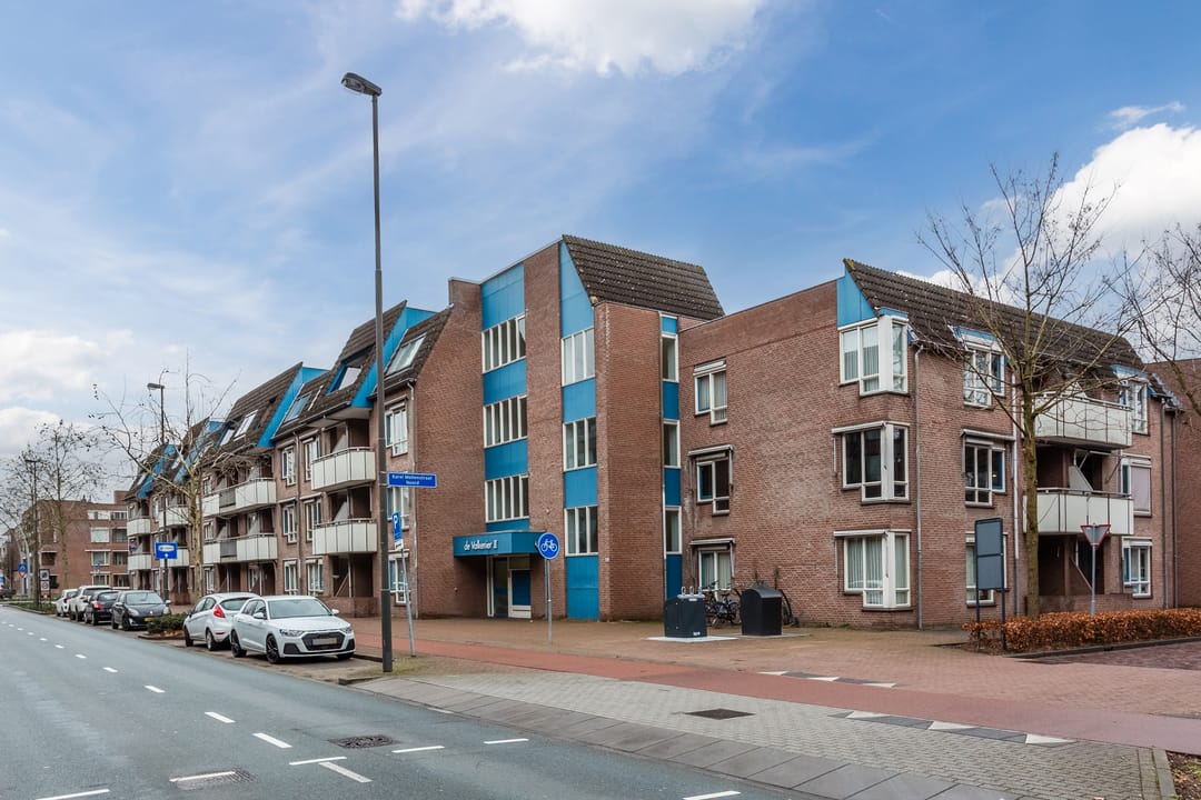 Photo 2 of Valkenierstraat 27