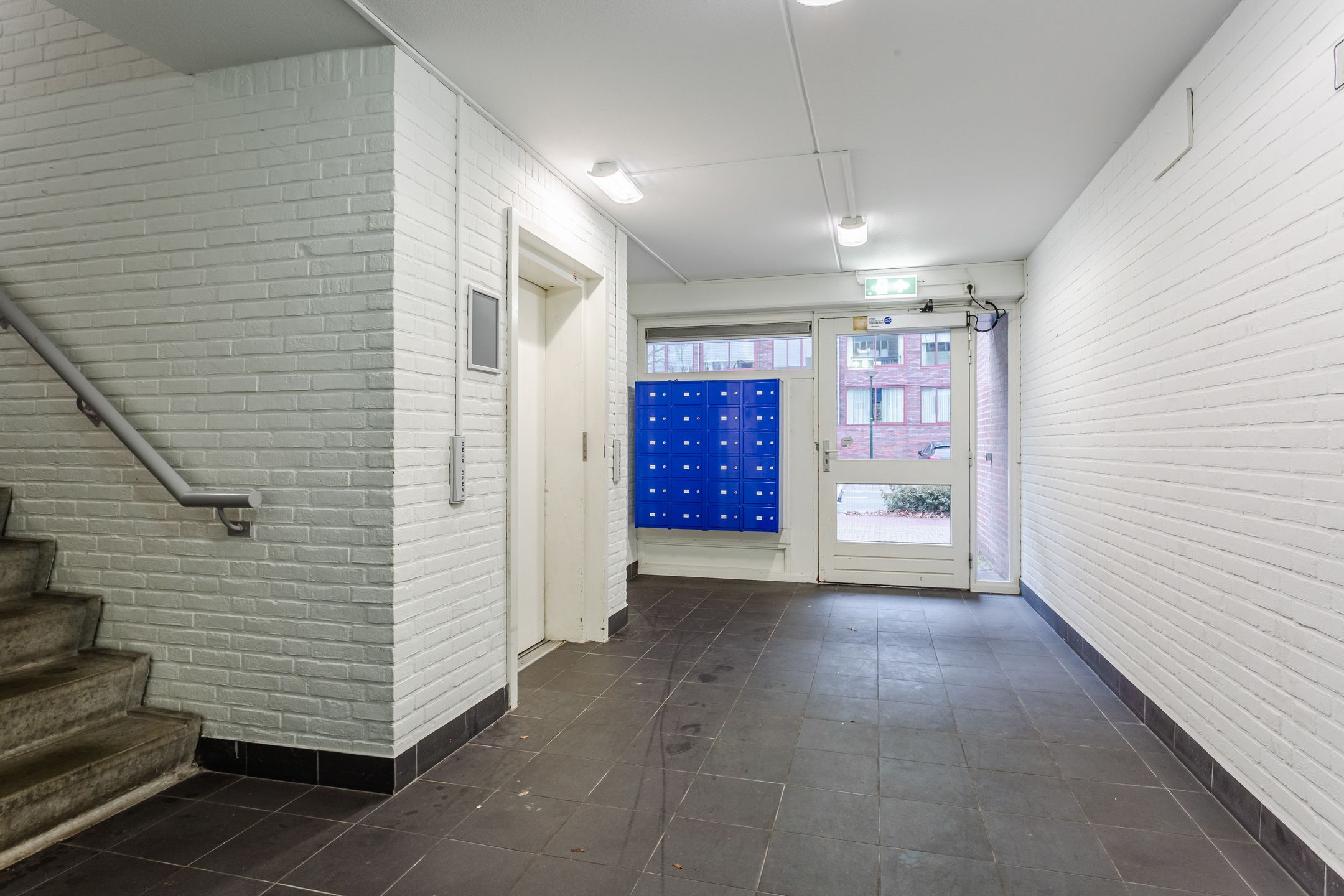 Photo 3 of Valkenierstraat 27