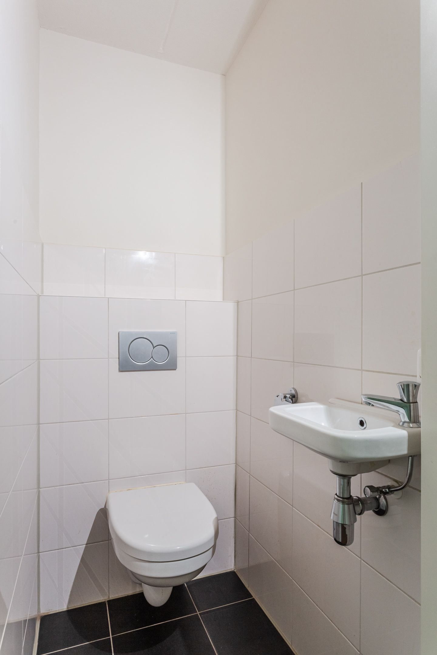 Photo 9 of Valkenierstraat 27