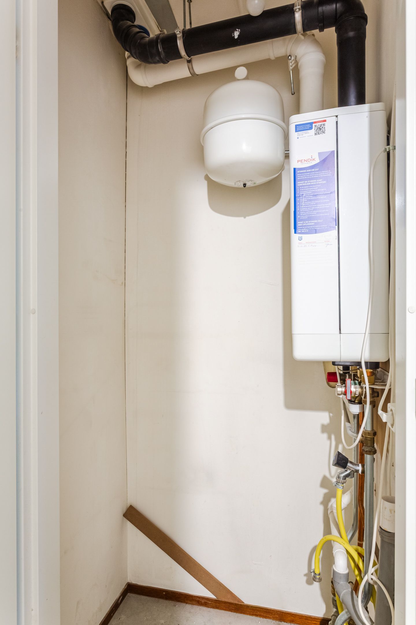 Photo 10 of Valkenierstraat 27