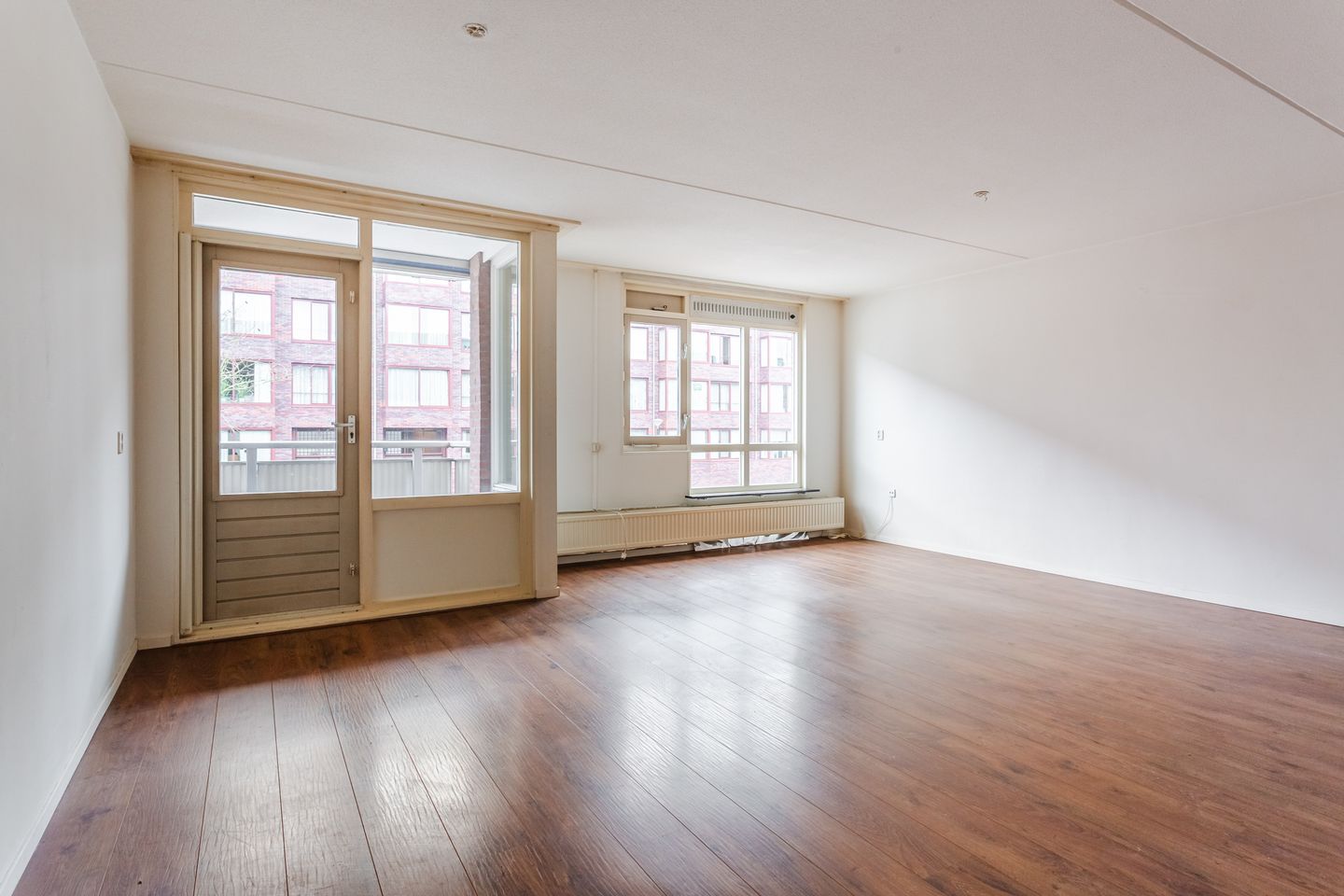 Photo 14 of Valkenierstraat 27