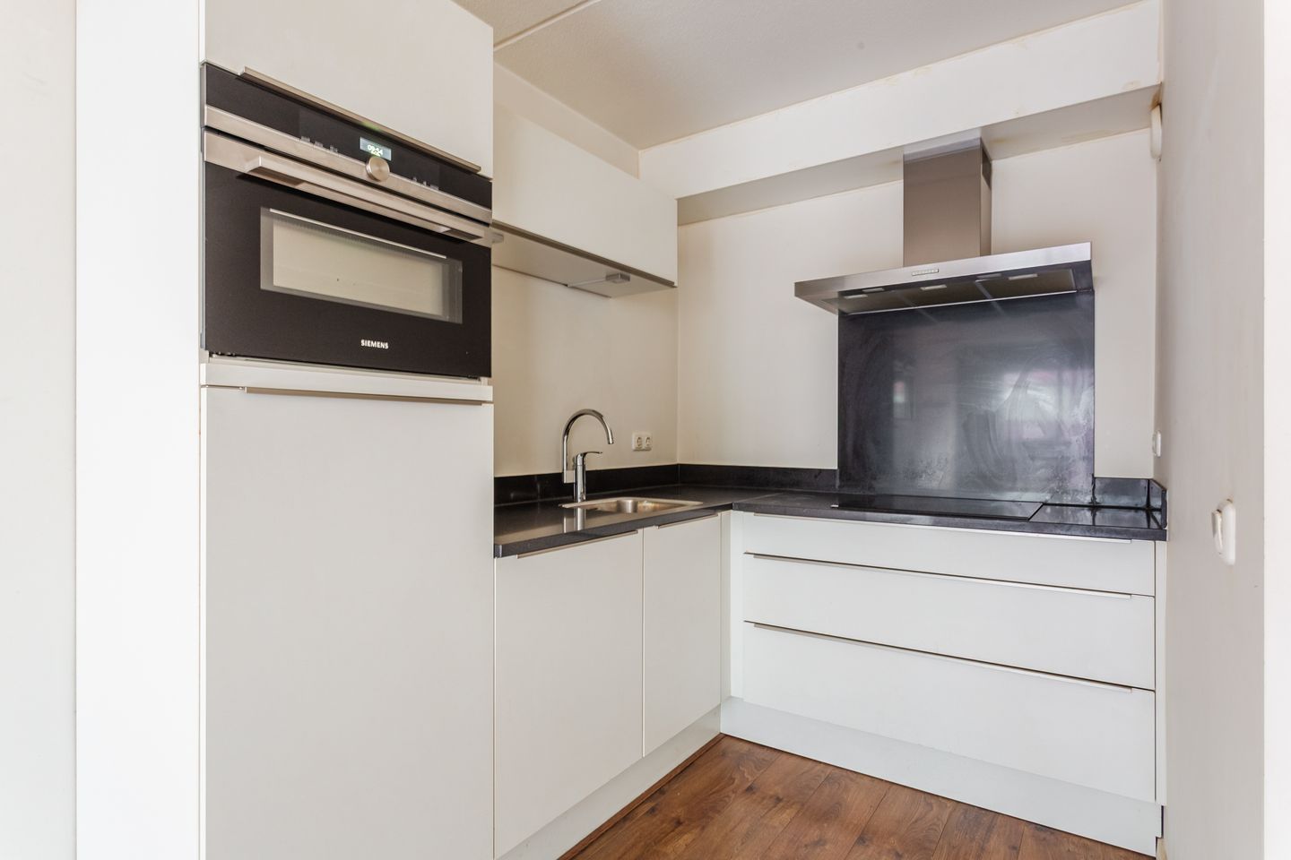 Photo 19 of Valkenierstraat 27