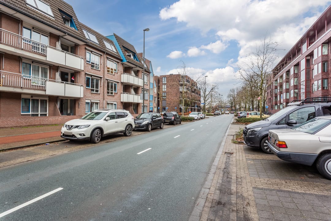 Photo 23 of Valkenierstraat 27