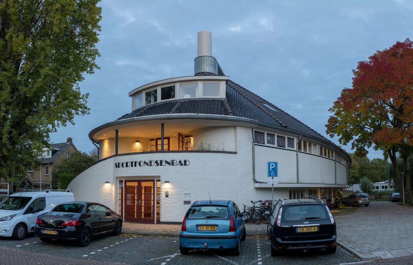 View photo 2 of Mauvestraat 162