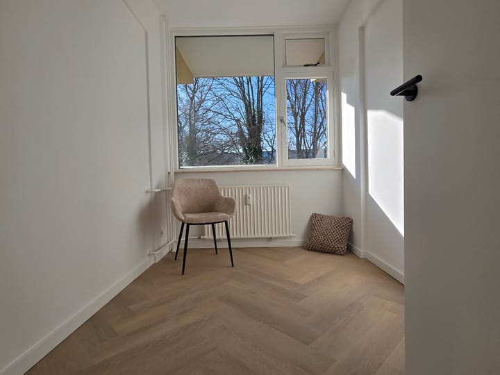 Photo 14 of Uitgeeststraat 18