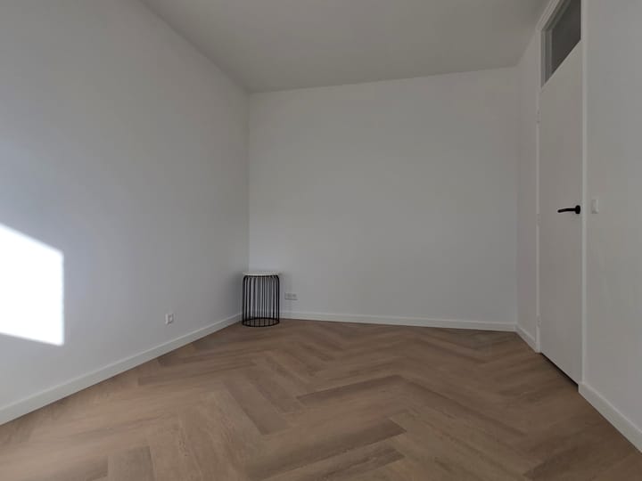 Photo 11 of Uitgeeststraat 18