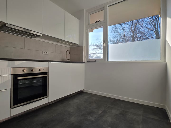 Photo 18 of Uitgeeststraat 18