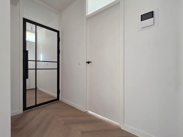 Photo 20 of Uitgeeststraat 18