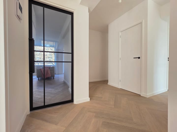 Photo 22 of Uitgeeststraat 18