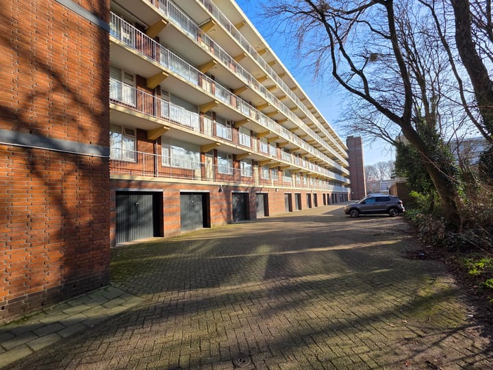 Photo 24 of Uitgeeststraat 18