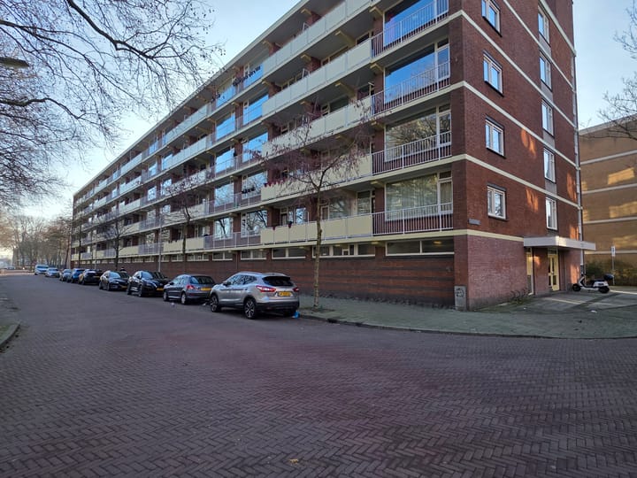 Photo 26 of Uitgeeststraat 18