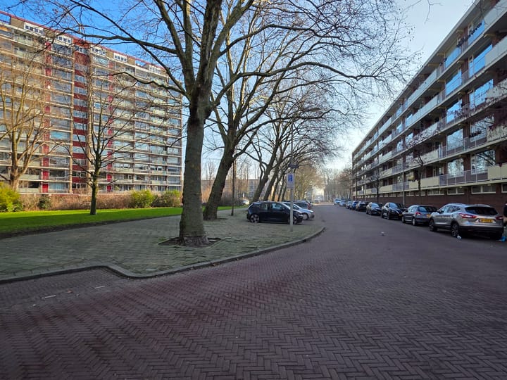 Photo 25 of Uitgeeststraat 18