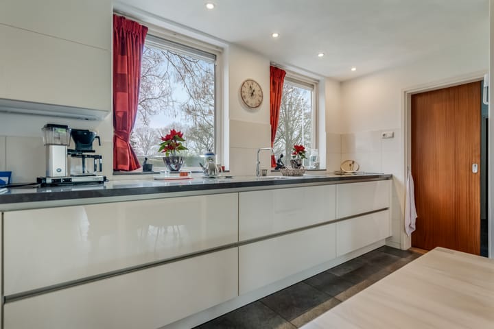 Foto 20 van Professor van der Leeuwplantsoen 27