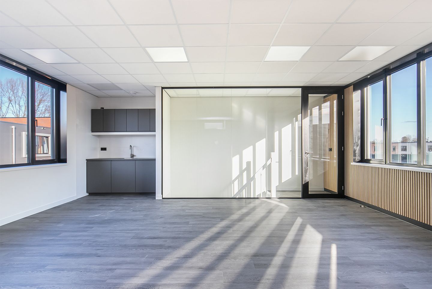 Bekijk foto 2 van Stuwadoorstraat 27