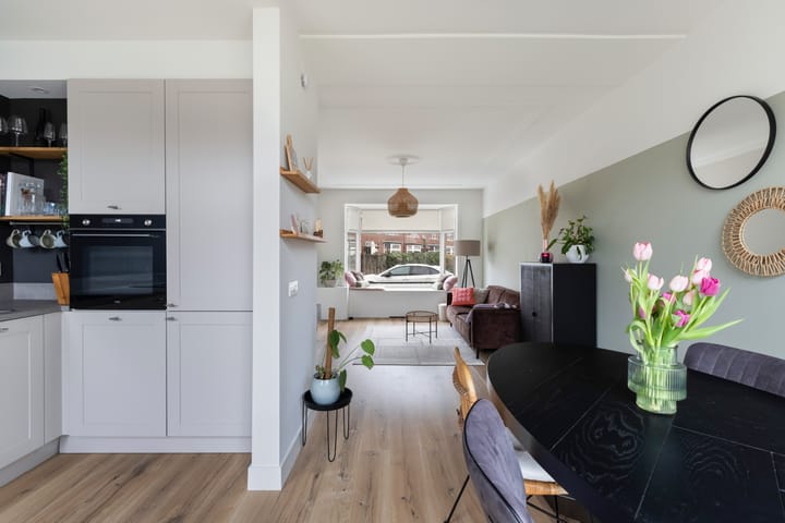 Photo 15 of Verhulststraat 82