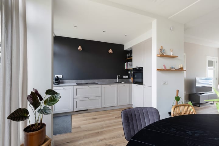 Photo 16 of Verhulststraat 82