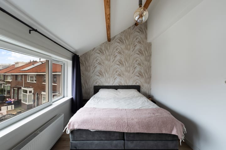 Photo 20 of Verhulststraat 82