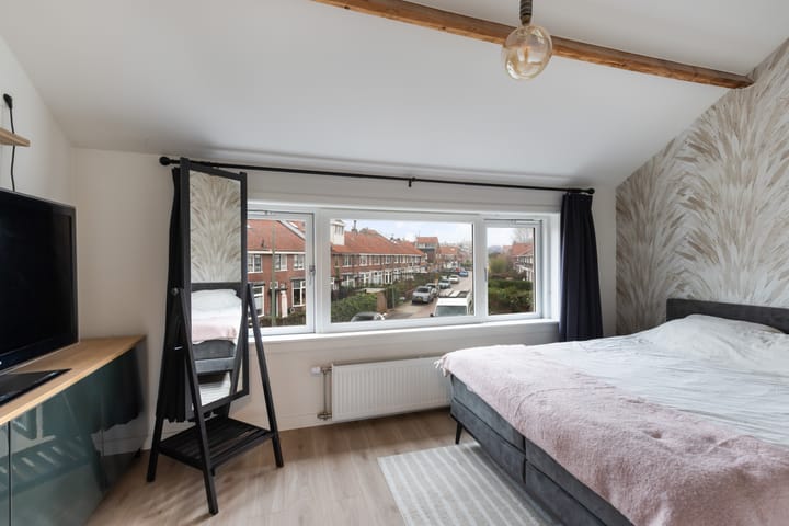 Photo 19 of Verhulststraat 82