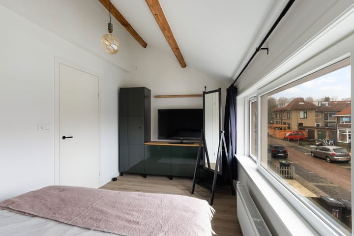 Photo 21 of Verhulststraat 82