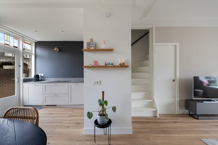 Photo 11 of Verhulststraat 82