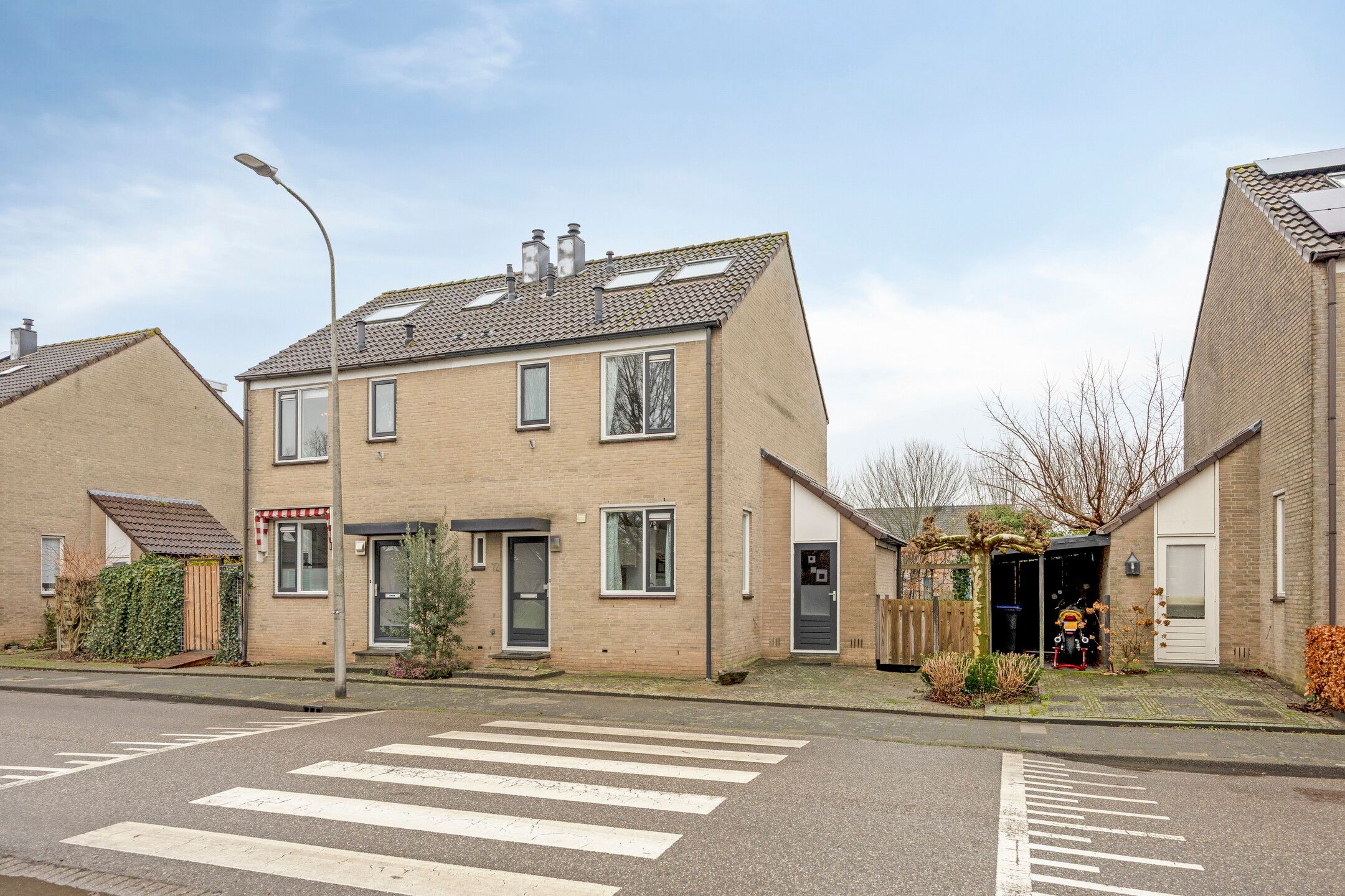 Buying a house in The Netherlands., Straat Davis 12
