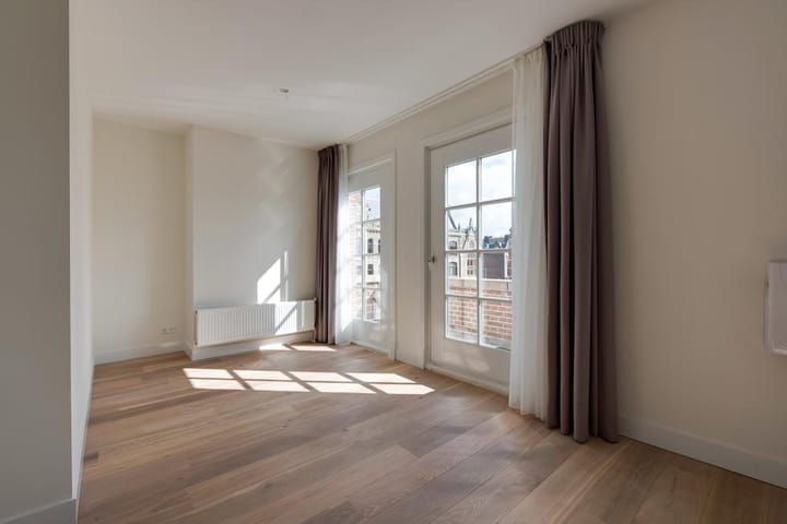 Foto 8 van Van Baerlestraat 58-1