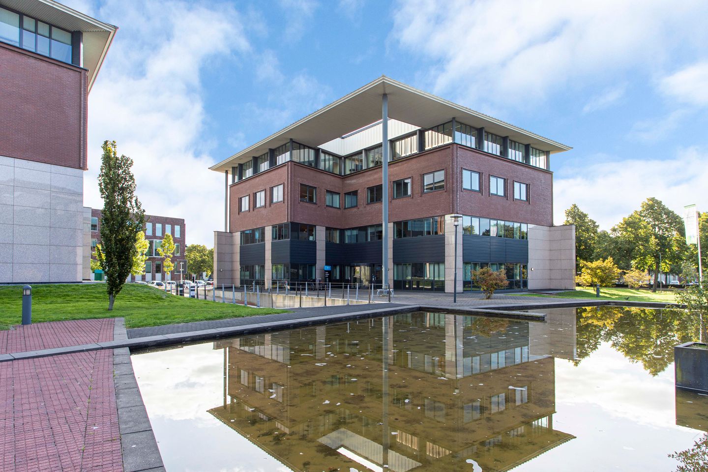 Bekijk foto 1 van Maria Montessorilaan 21