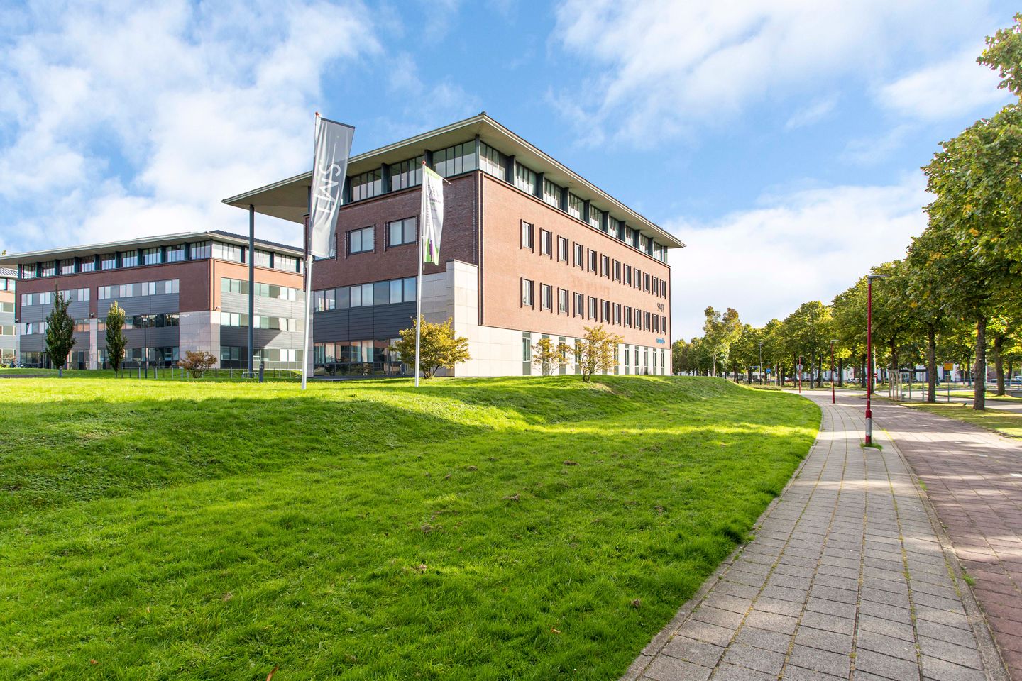 Bekijk foto 2 van Maria Montessorilaan 21