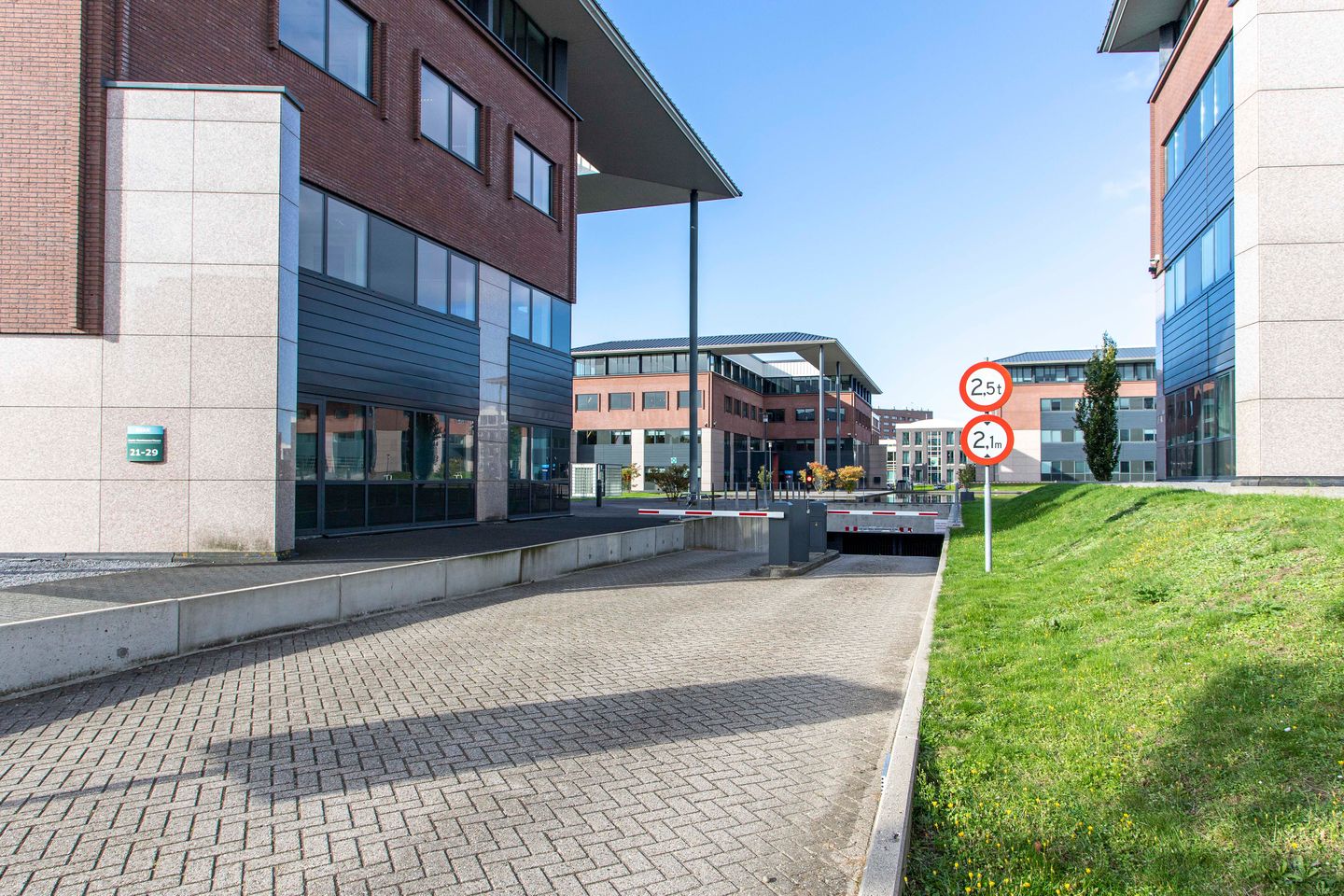 Bekijk foto 4 van Maria Montessorilaan 21