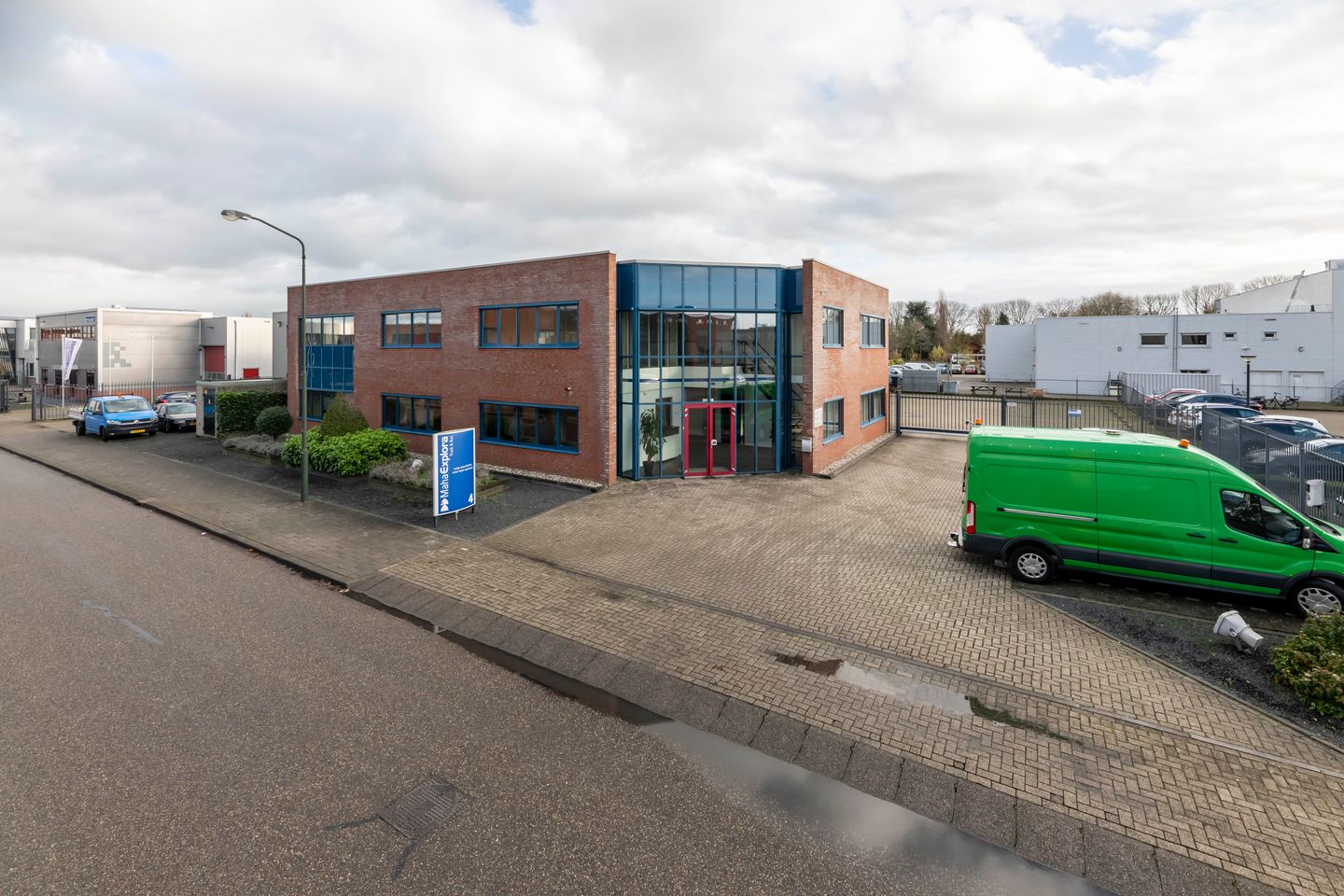 Bekijk foto 5 van Bleek 4