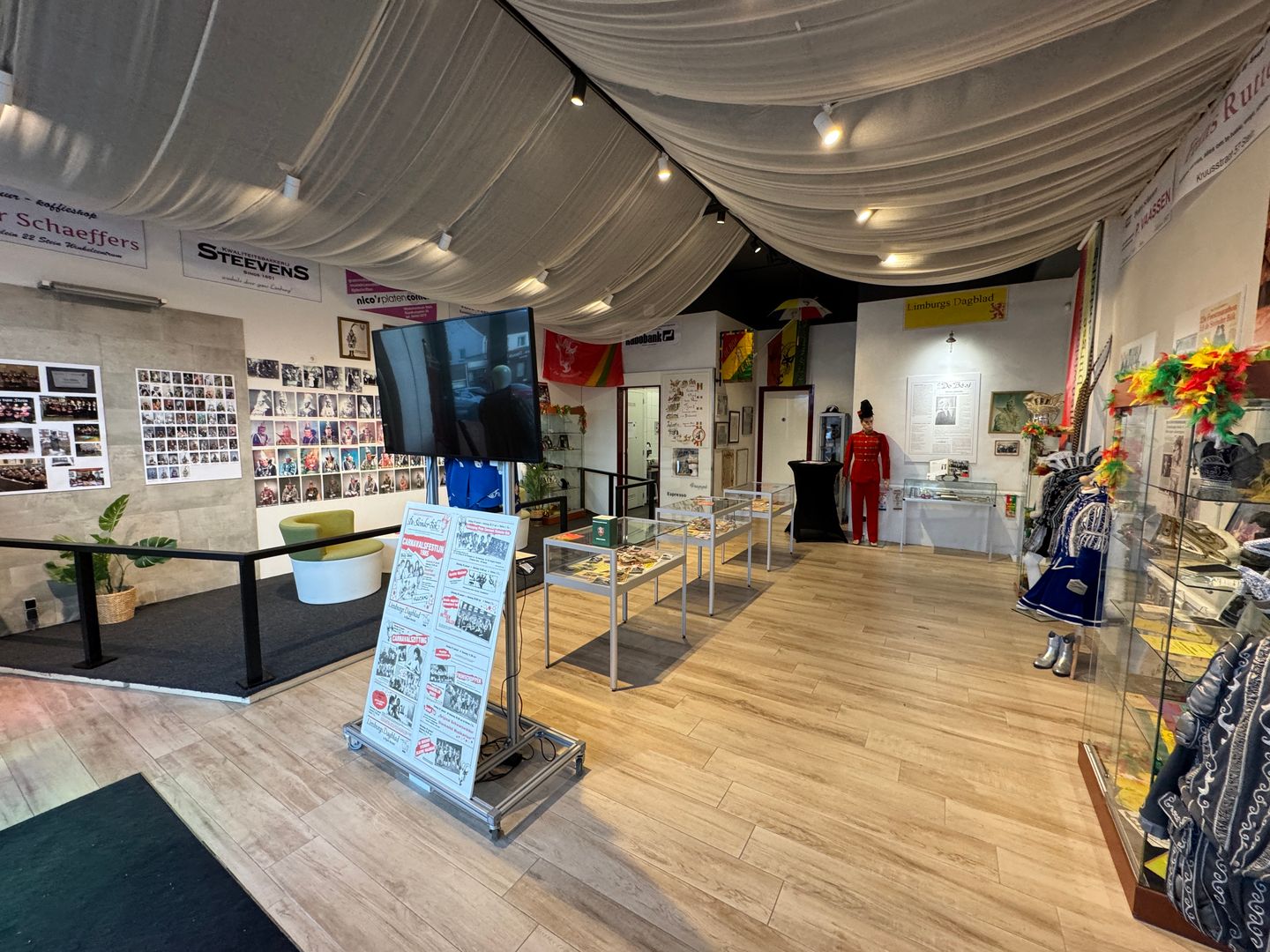 Bekijk foto 4 van Raadhuisplein 20