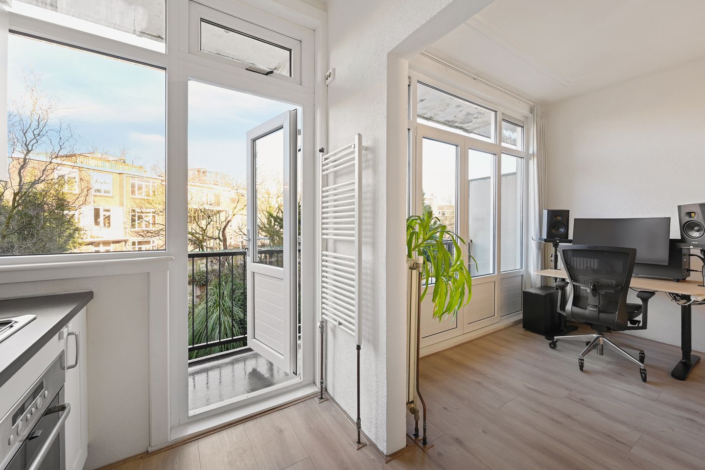 Foto 19 van Caan van Necklaan 255