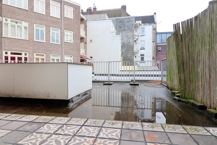 Photo 4 of Tweede Helmersstraat 11-1