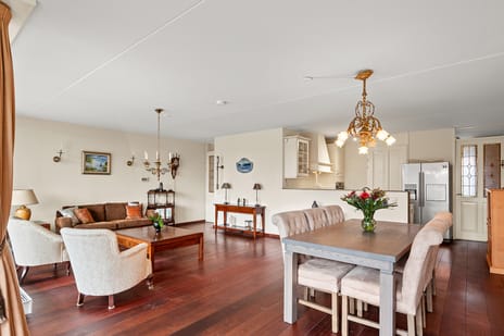 Vesting 8 tertiary image