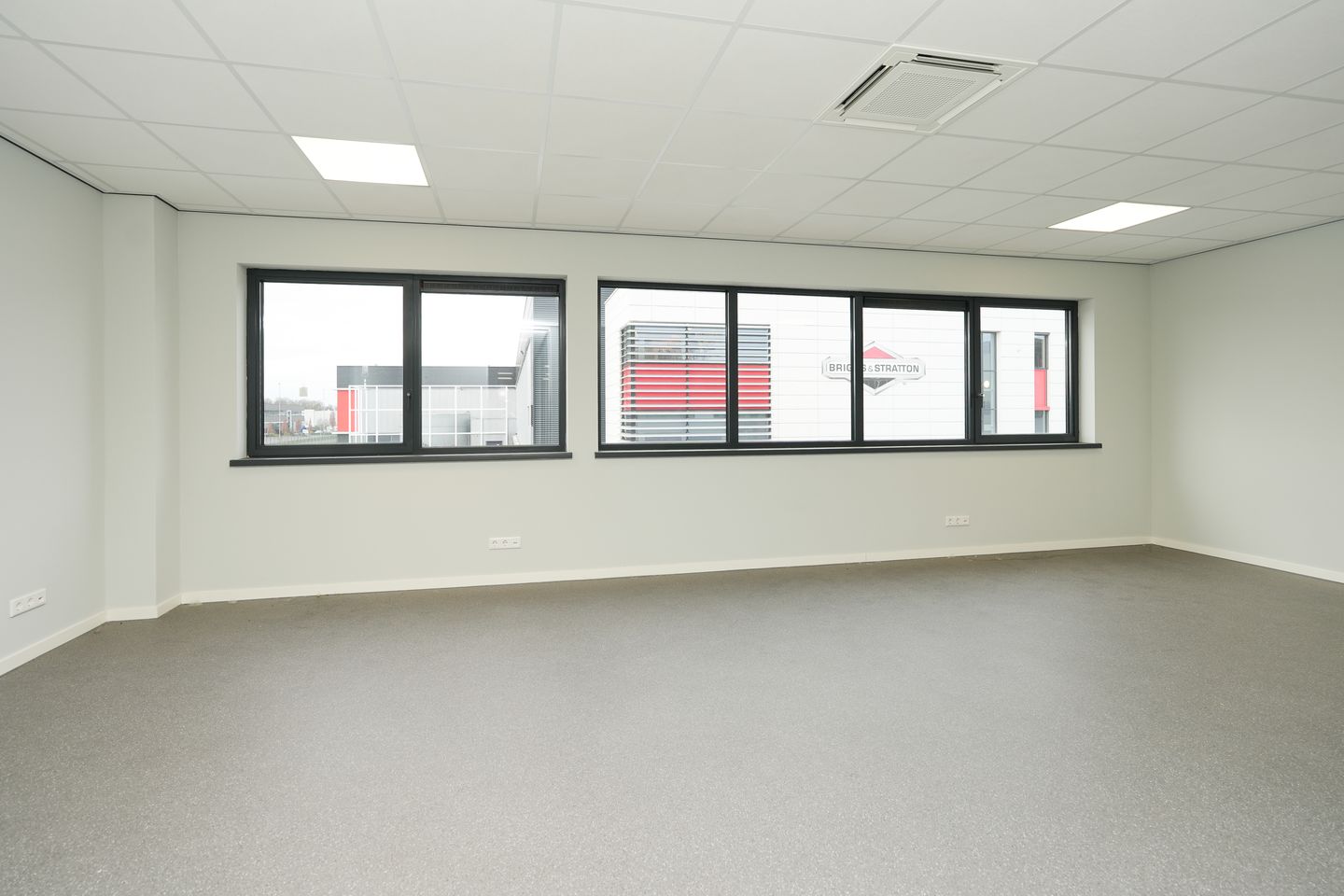 View photo 3 of Bijsterhuizen 3173-003