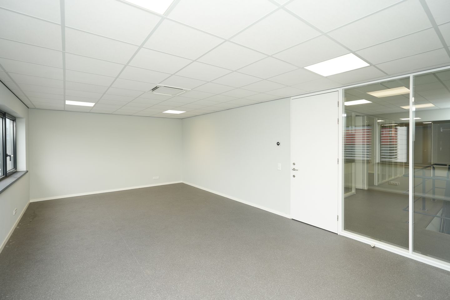 View photo 4 of Bijsterhuizen 3173-003