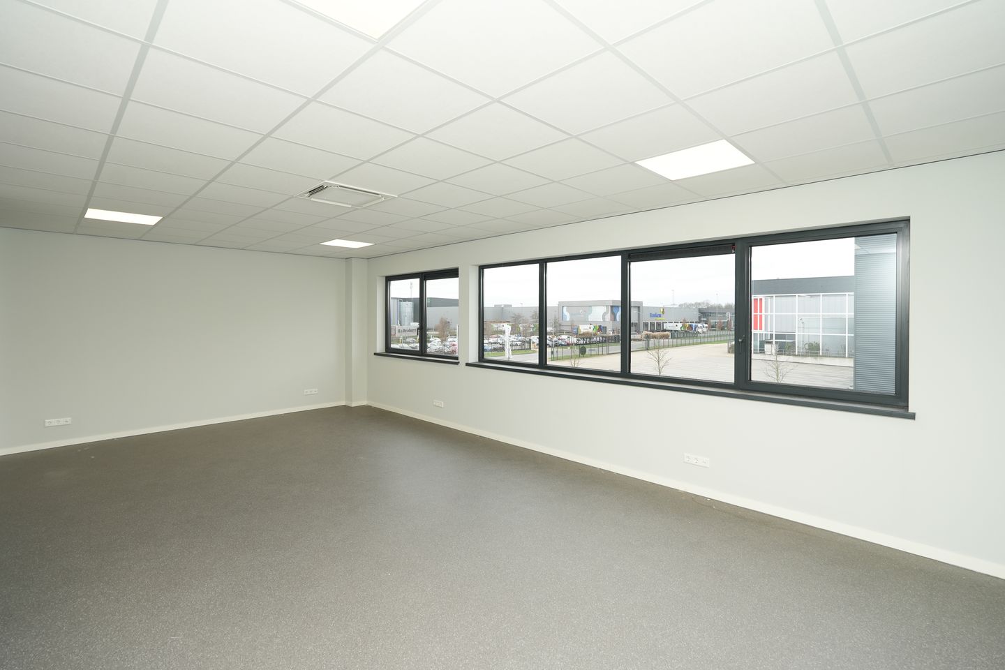 View photo 5 of Bijsterhuizen 3173-003