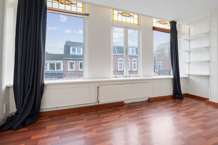 Photo 3 of Kennemerstraat 33-RD