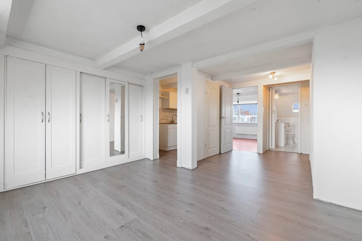 Photo 4 of Kennemerstraat 33-RD