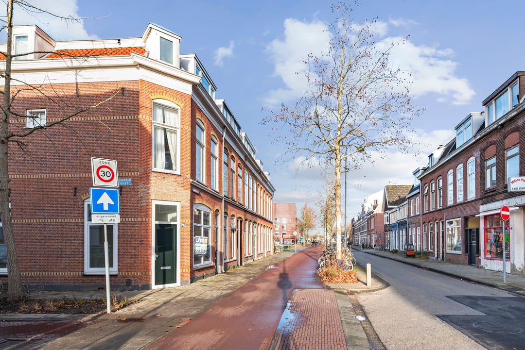 Photo 32 of Kennemerstraat 33-RD