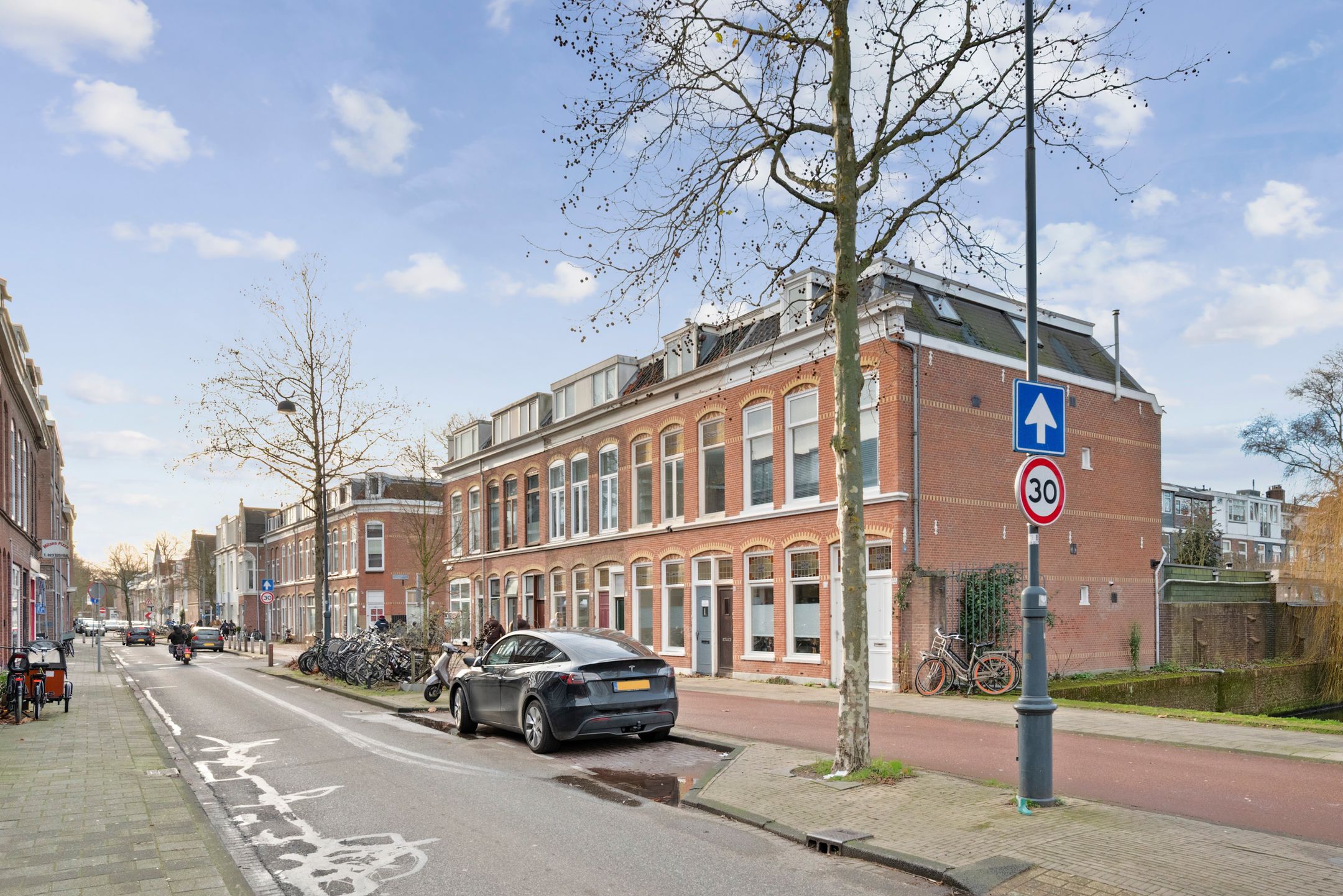 Photo 33 of Kennemerstraat 33-RD
