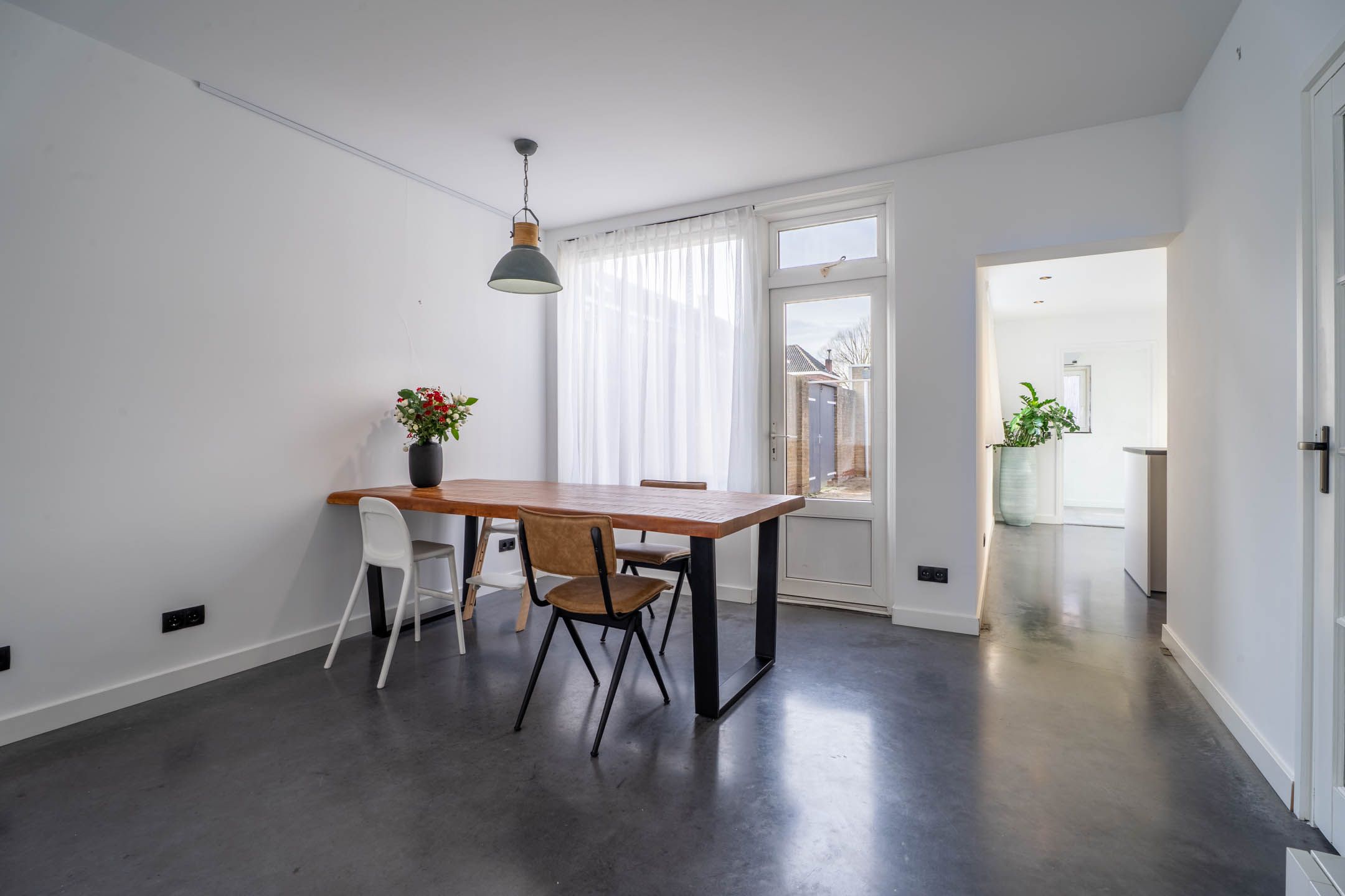 Photo 6 of Deken Sandersstraat 33