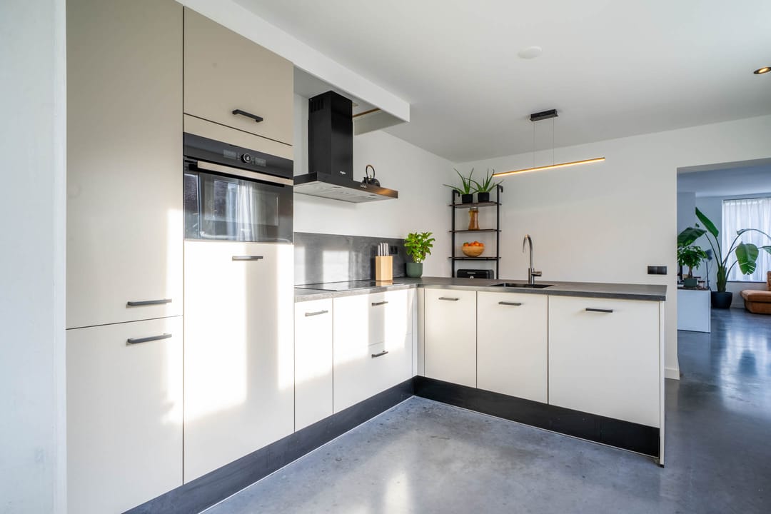 Photo 8 of Deken Sandersstraat 33