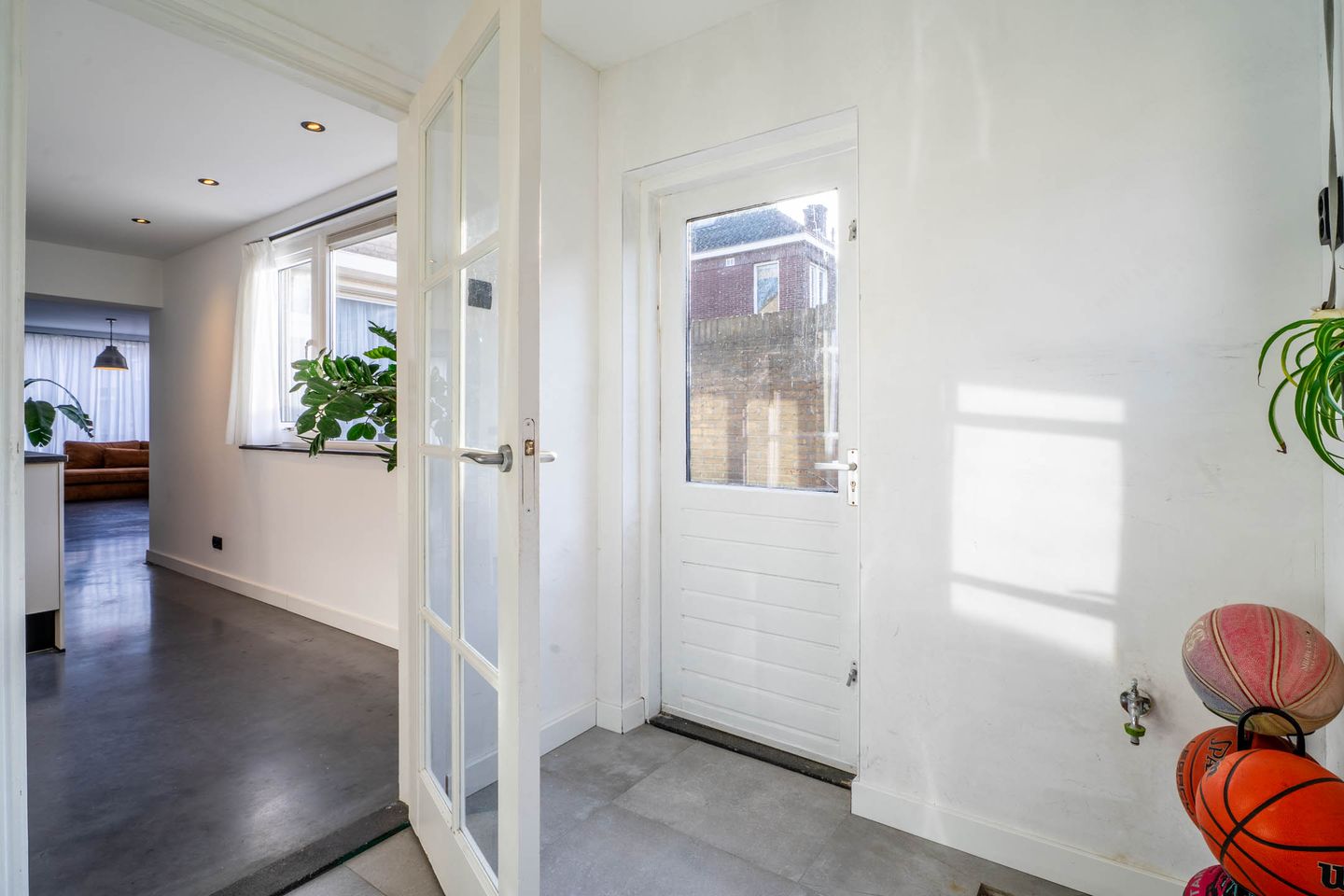 Photo 10 of Deken Sandersstraat 33