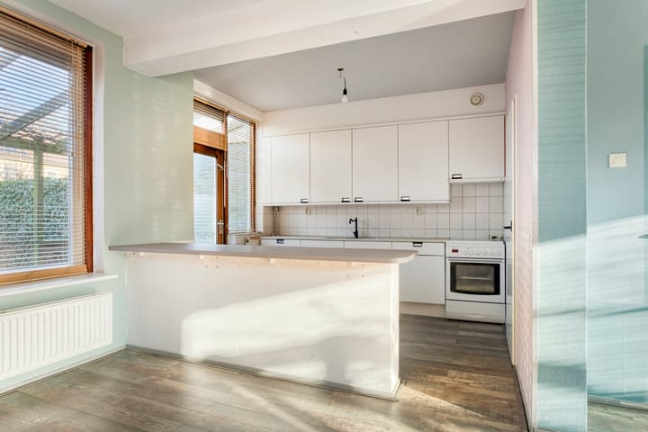 Foto 6 van Easter Omwei 13