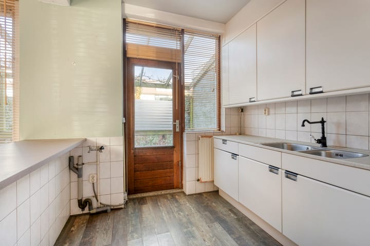 Foto 7 van Easter Omwei 13