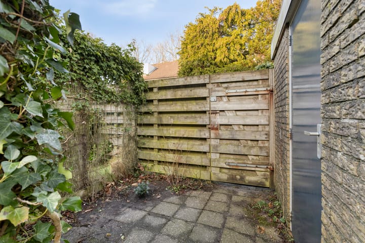 Foto 25 van Easter Omwei 13