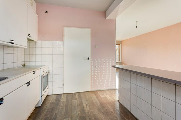 Foto 8 van Easter Omwei 13