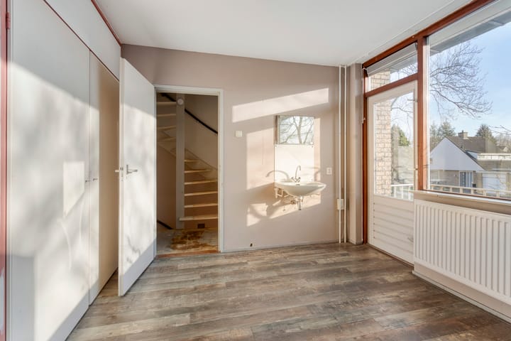 Foto 12 van Easter Omwei 13